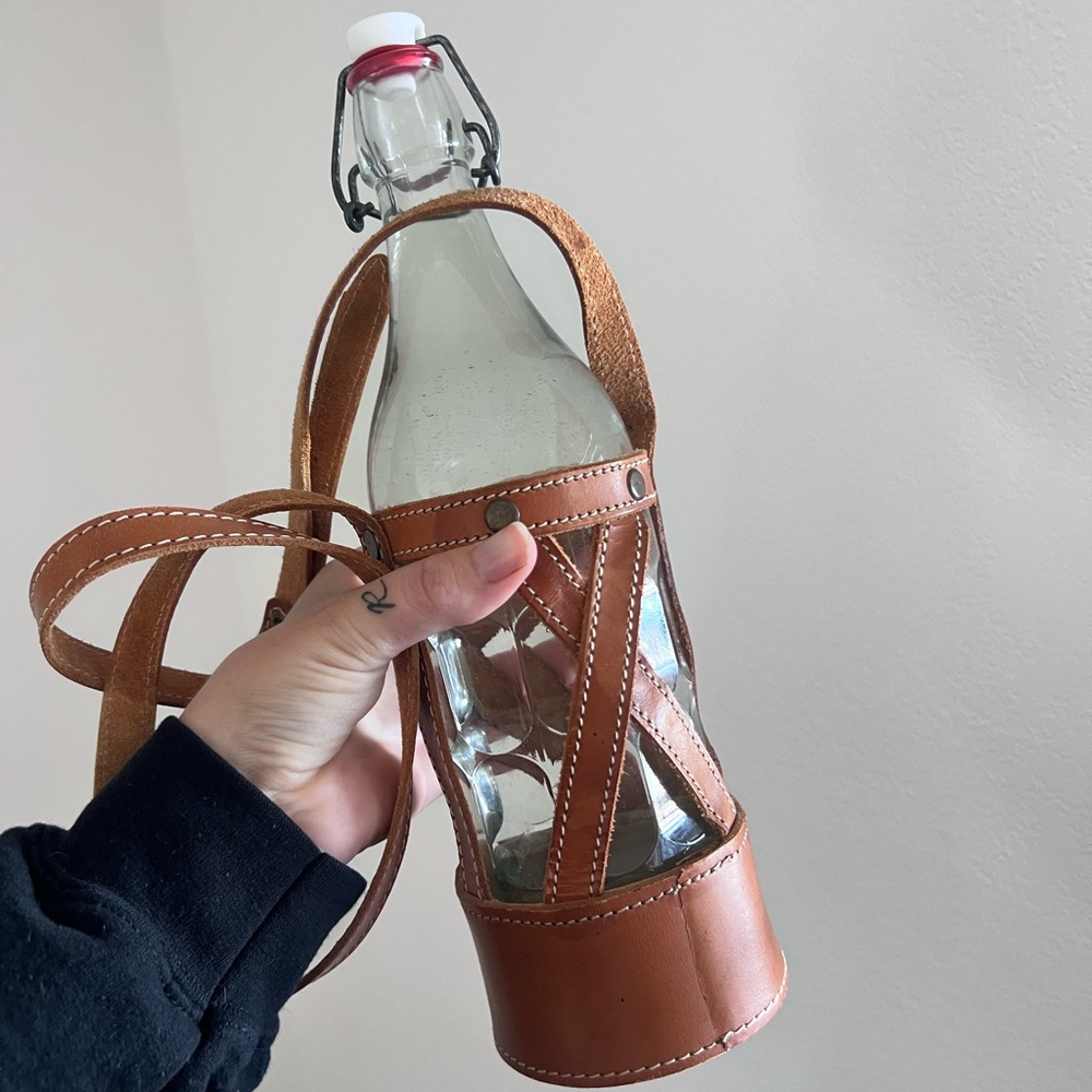 Leather bottle carrying strap